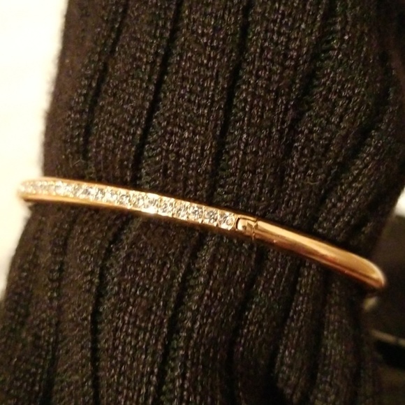 NWT!! Rosegold Bracelet and Earrings Set - Picture 3 of 8